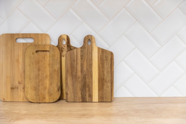 Free photo wooden boards on kitchen counter