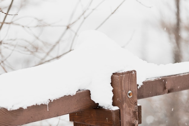 Free photo wooden handrail in winter forest