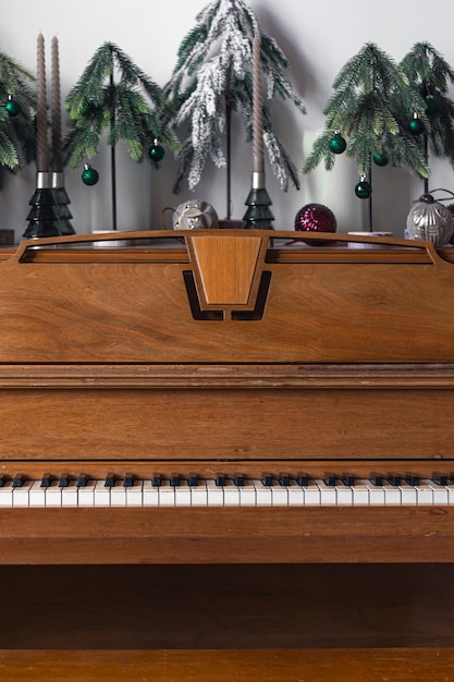 Free photo wooden piano in an interior decorated for christmas