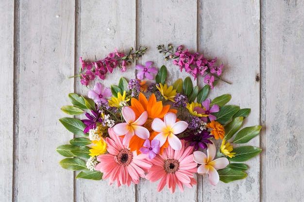 Free photo wooden planks with colored flowers