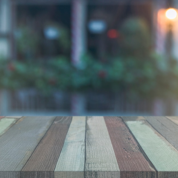 Free photo wooden surface in front of abstract blurred background