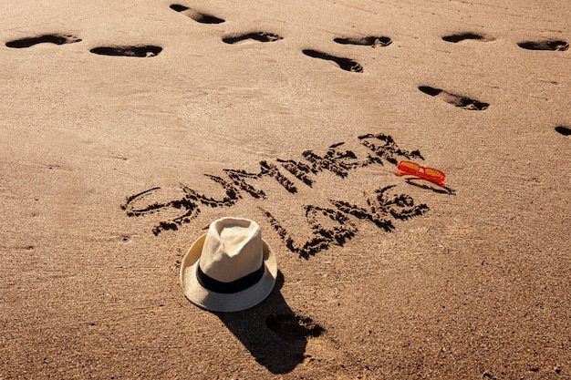 Free Photo words in the sand about summer