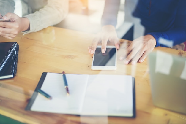 Free Photo workers in a desk with mobiles