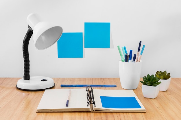 Workspace arrangement with desk lamp