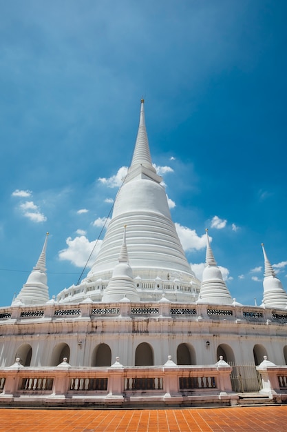 Free photo world heritage white temple in bangkok