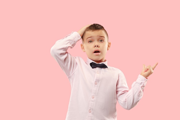 Free photo wow. attractive male half-length front portrait on pink studio backgroud. young emotional surprised teen boy standing with open mouth. human emotions, facial expression concept. trendy colors