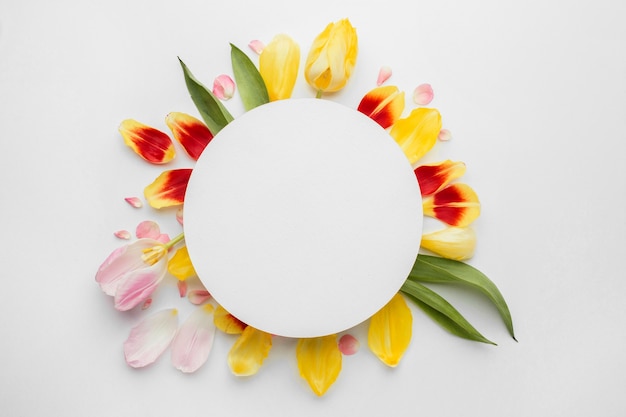 Free photo wreath made of flower petals