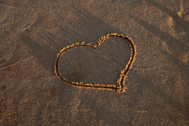 Free photo writing words in the sand