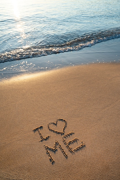 Free photo writing words in the sand