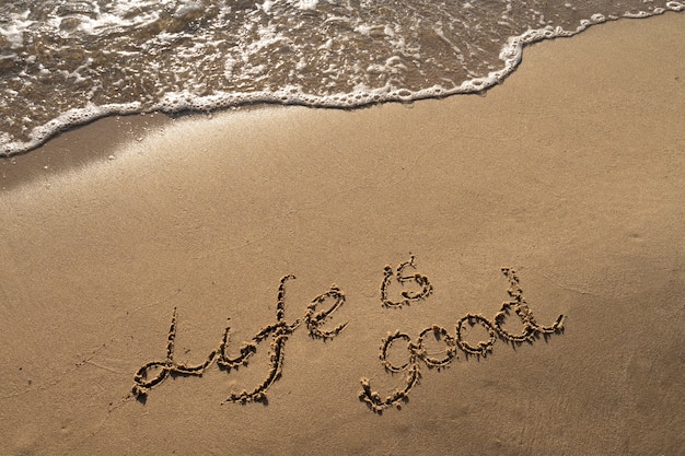 Free photo writing words in the sand