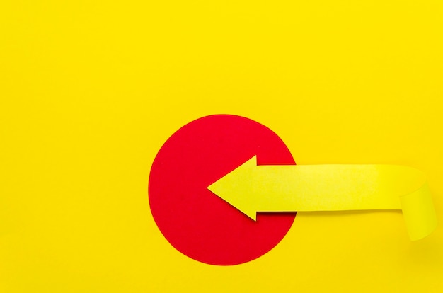 Yellow arrow on circle pointing left