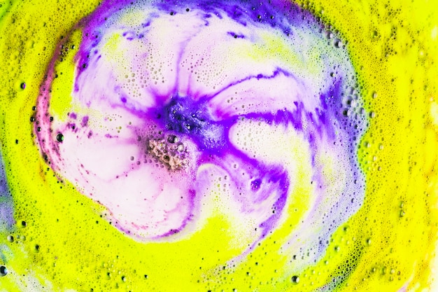 Free photo yellow and purple bath bomb for beauty product