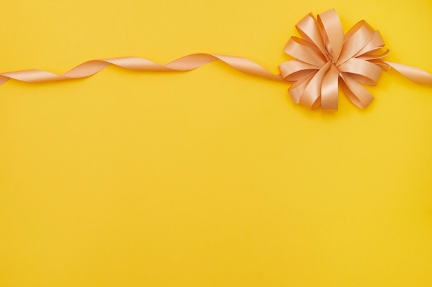 Free photo yellow ribbon on yellowish background