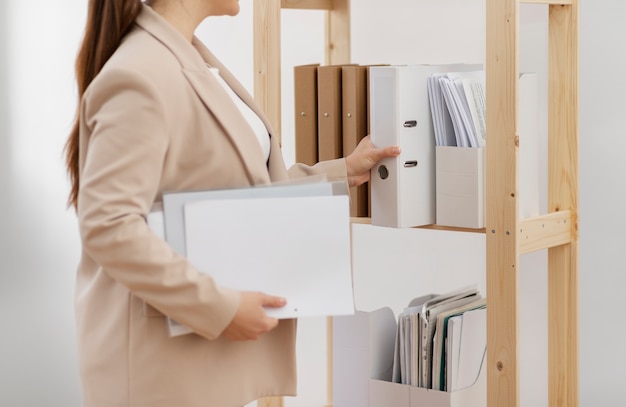 Young adult organizing documents