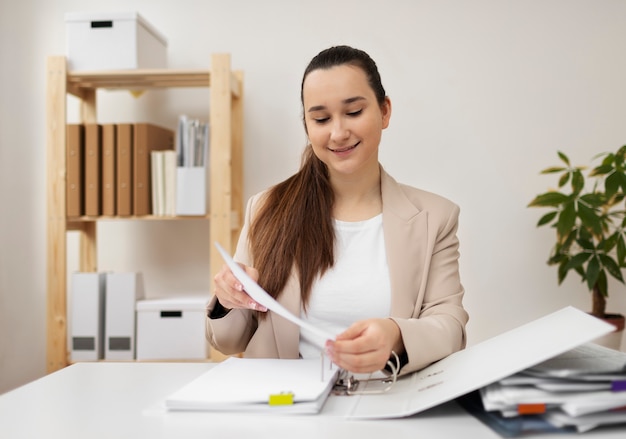 Young adult organizing documents