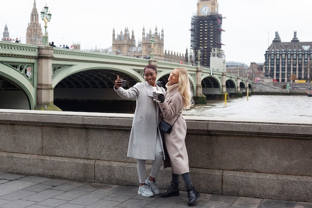 Free photo young adults traveling in london