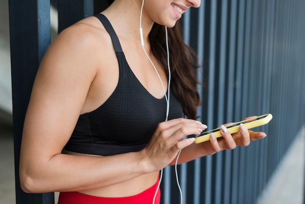 Free photo young athlete woman with a smartphone