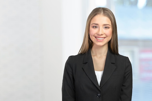 Free Photo young attractive businesswoman