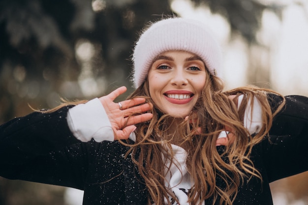 Free Photo young attractive woman in a winter park in a cute hat