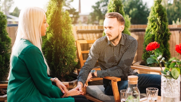 Free photo young beautiful couple dating at restaurant