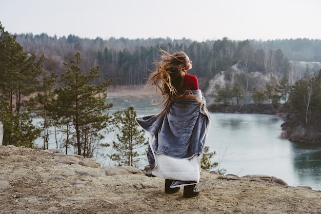 Free photo young beautiful girl posing on a lake