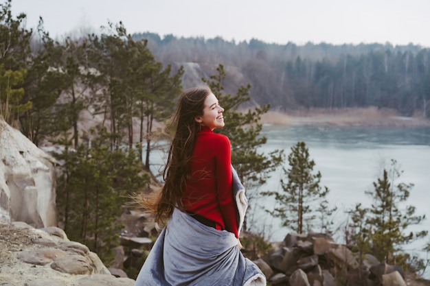 Free photo young beautiful girl posing on a lake