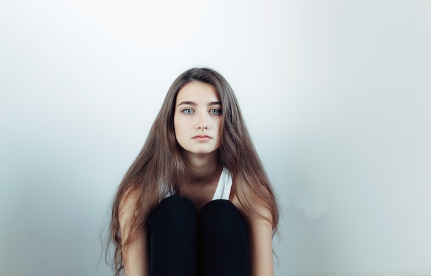 Free photo young beautiful woman posing on a white wall