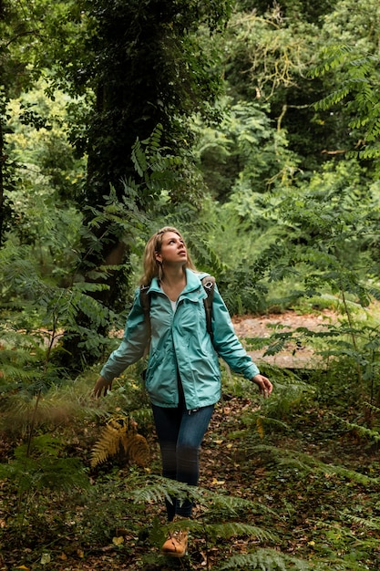 Free photo young beautiful woman traveling in the mountains