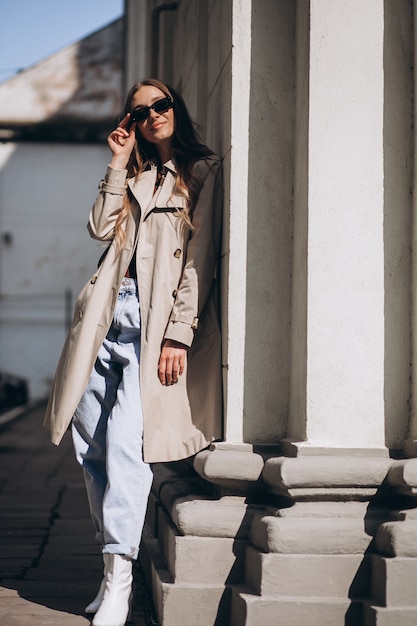 Free photo young beautiful woman walking in the city