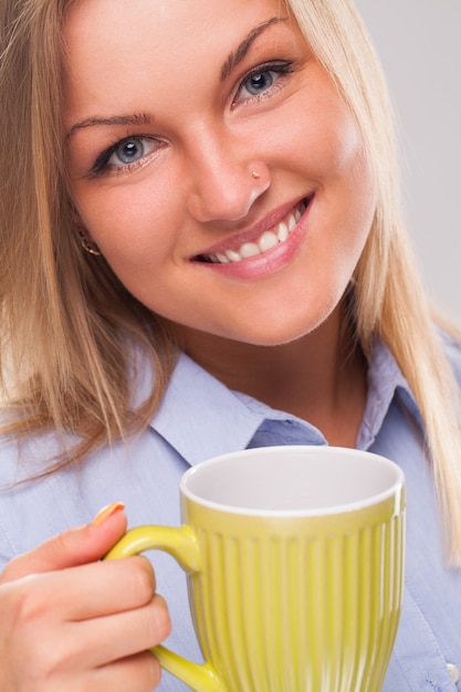 Free Photo young blond woman with mug