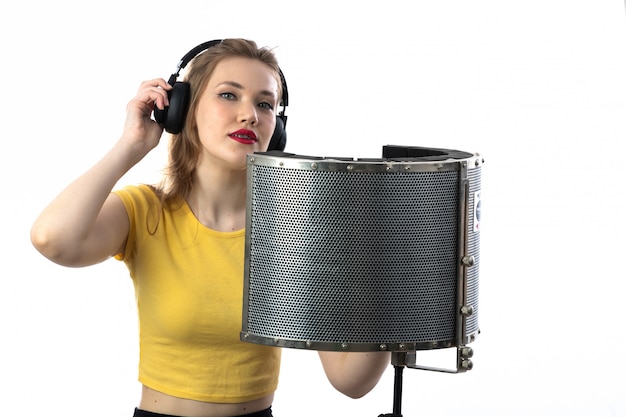 Young blond woman with yellow t-shirt singing