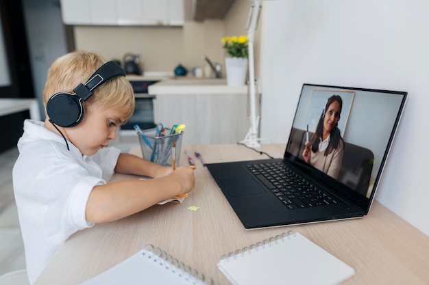 Free Photo young boy paying attention to online class