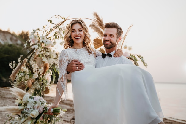 Free photo young bride and groom having a beach wedding