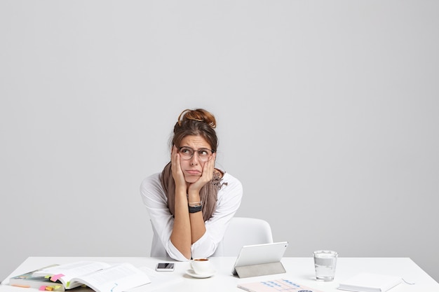 Young brunette woman sitting at desk