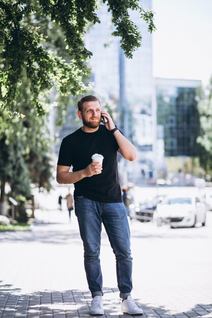 Young business man talking on phone