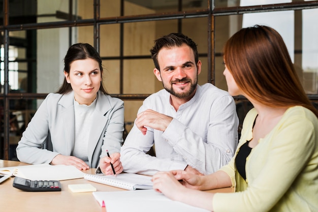 Free photo young businesspeople discussing their project in office