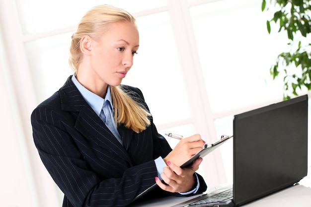 Free photo young businesswoman is working at the office