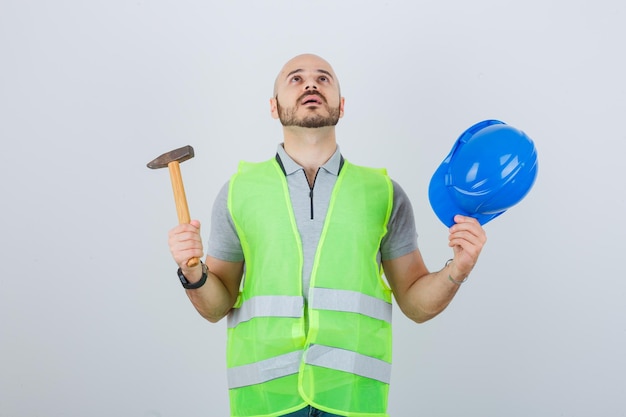 Free photo young construction worker wearing a safety helmet