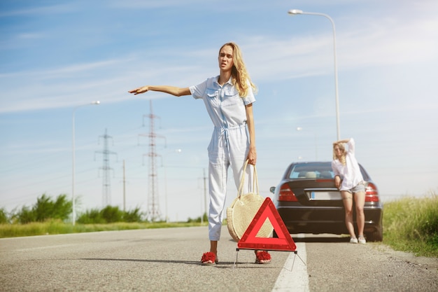 Free Photo young couple going to vacation trip on the car in sunny day