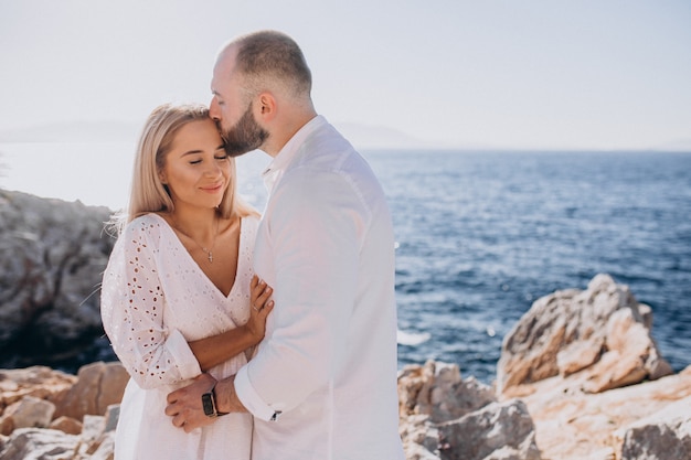 Free photo young couple on honeymoon in greece by the sea