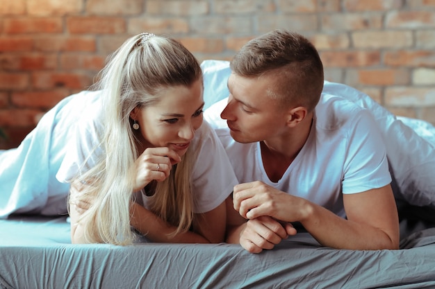 Free photo young couple in love spending time together. beautiful woman and handsome man having intimate moments at home