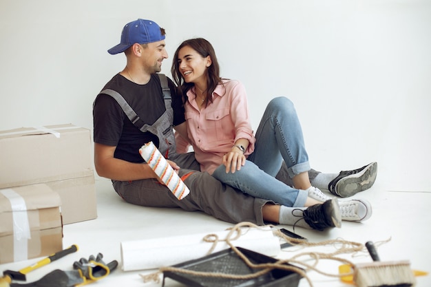 Free Photo the young and cute family repairs the room