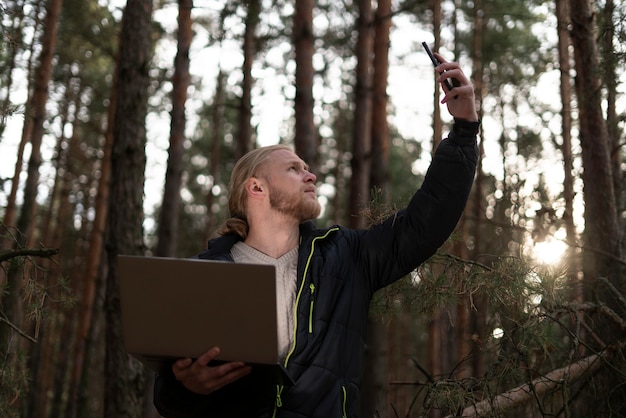 Free Photo young digital nomad traveling in  winter time