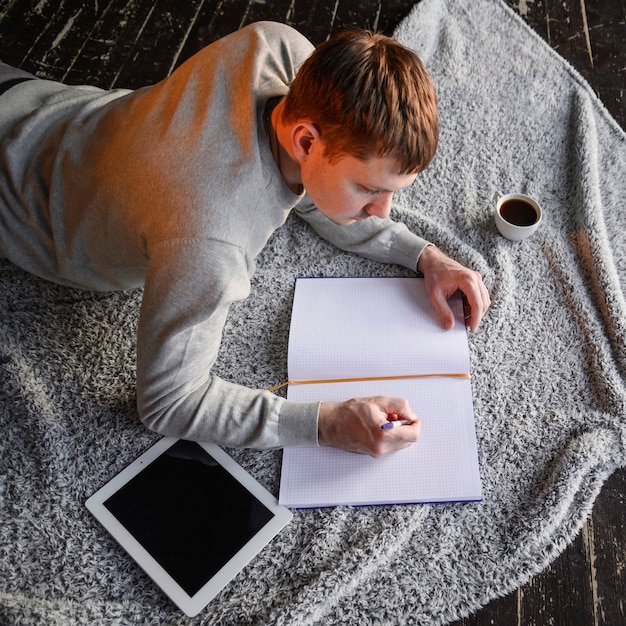 Free photo young entrepreneur working from home