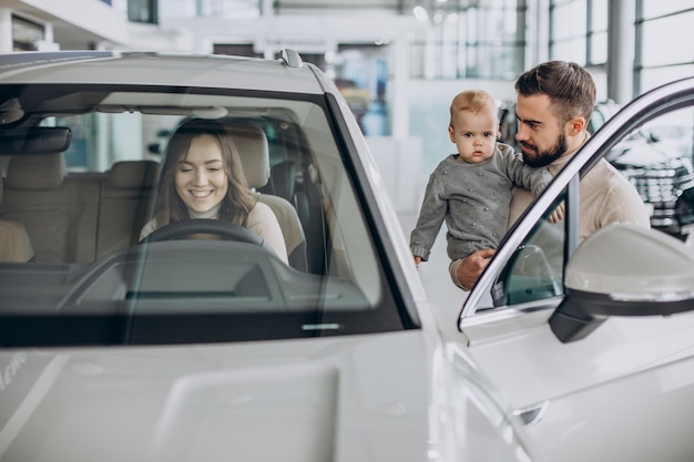 Free Photo young family with baby girl choosing a car