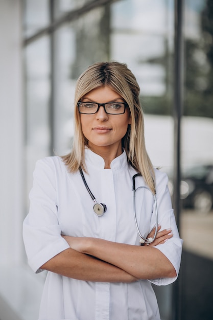 Free photo young female doctor in hospital ambulance