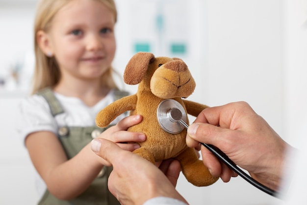 Free photo young girl at the pediatrician for a consultation with her doctor