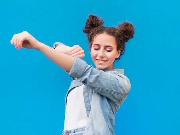 Free photo young girl stretching her arms