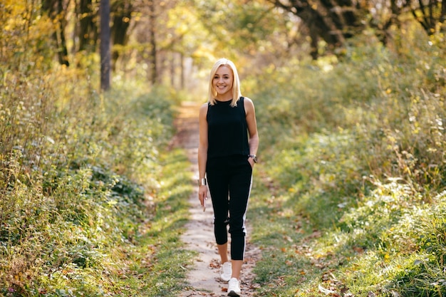 Free photo young girl walking in autumn park