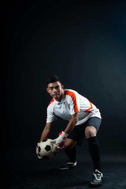 Free photo young goalkeeper soccer man isolated of academy soccer team